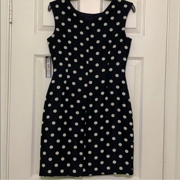 Tahari Polka Dot Embellished Neckline Sleeveless Dress size 4 Petite Navy Blue - Picture 8 of 12